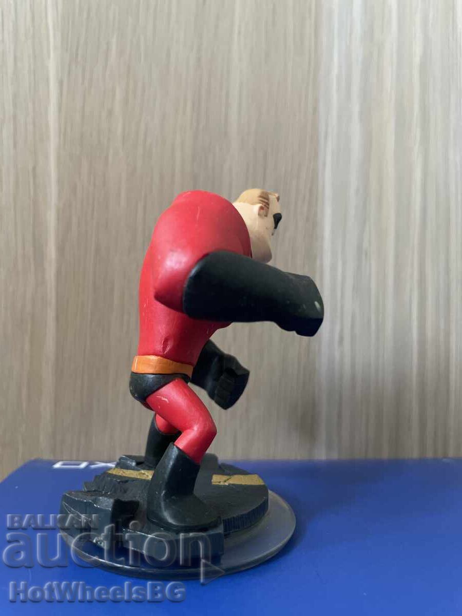 Delivery of Mr. Incredible figurine Delivery of Mr. Incredible figurine