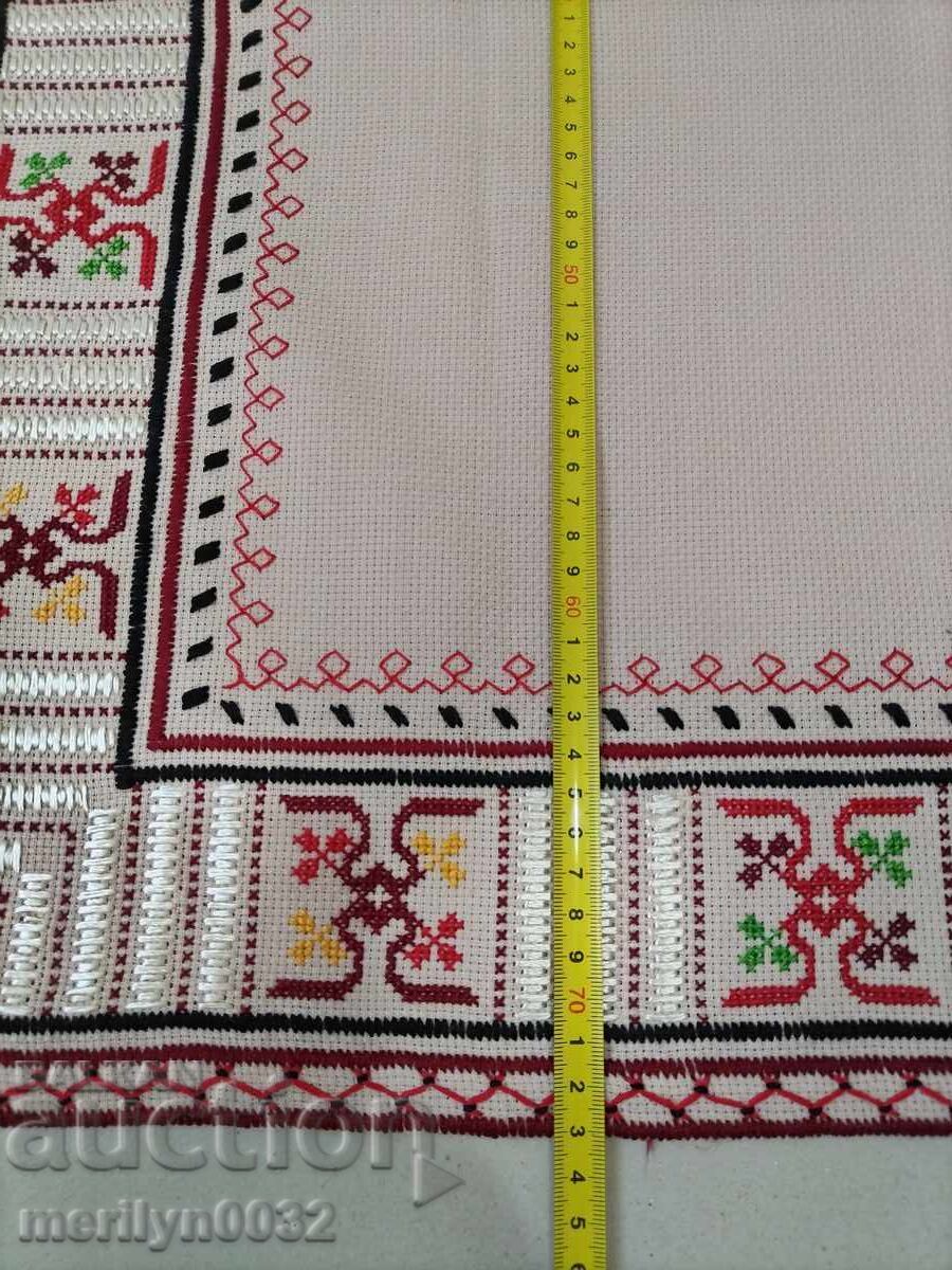 Доставка на Старо  бродирано каре, покривка, мильо, българска бродерия