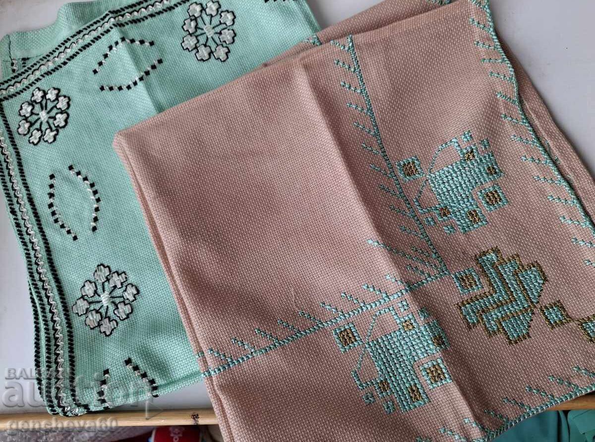 Two embroidered table runners - 6 Two embroidered table runners - 6