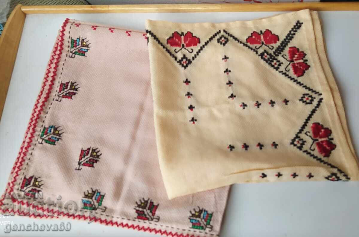 Livrarea Două pătrate brodate Livrarea Două pătrate brodate