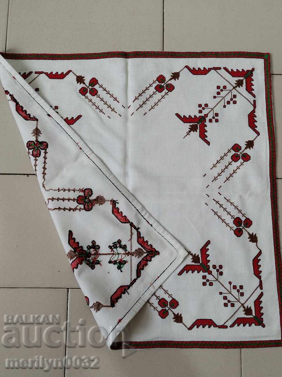 Доставка на Старо бродирано каре, покривка, мильо, българска бродерия Доставка на Старо бродирано каре, покривка, мильо, българска бродерия