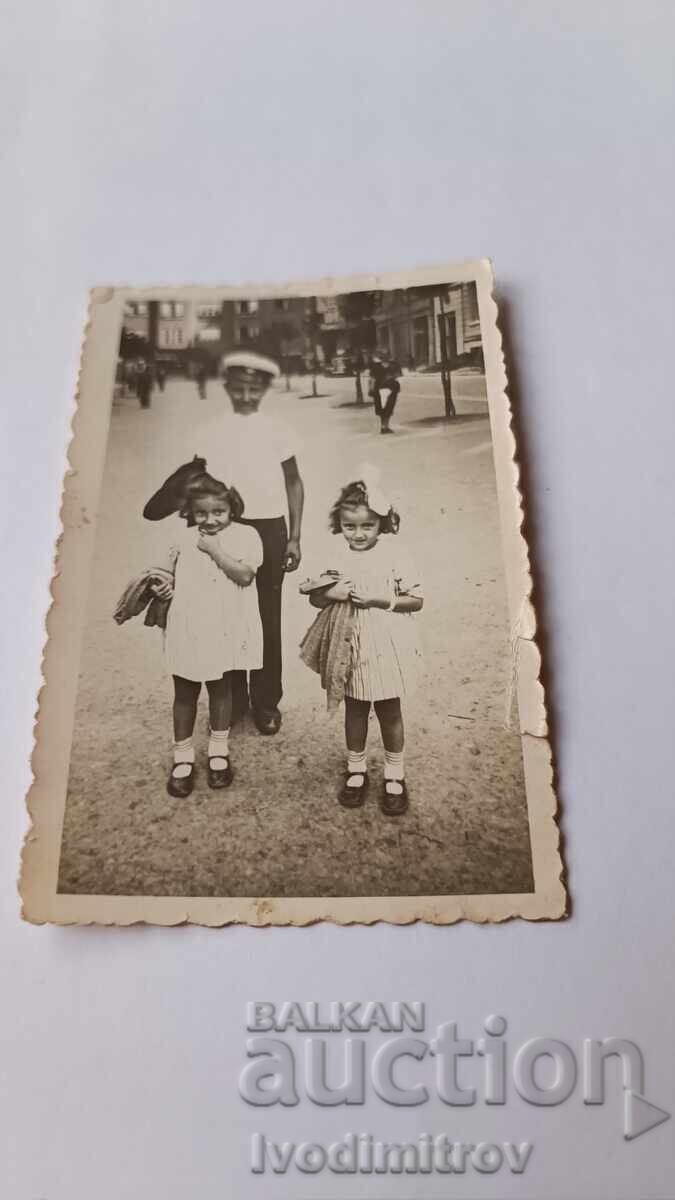 Photo Sofia Boy and two little girls on Slaveykov Square Photo Sofia Boy and two little girls on Slaveykov Square