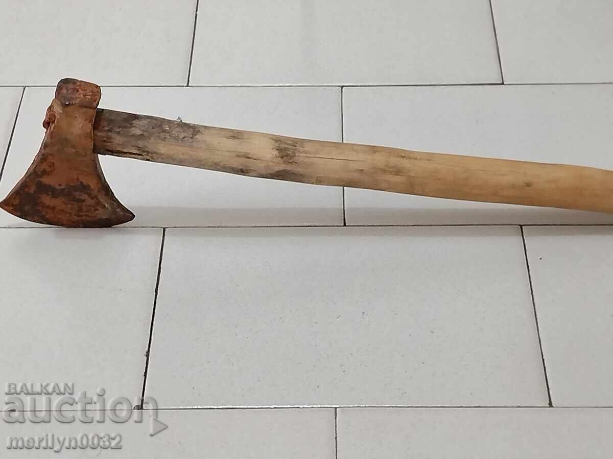 Παράδοση Παλιό εργαλείο τσεκούρι σφυρήλατο σίδερο