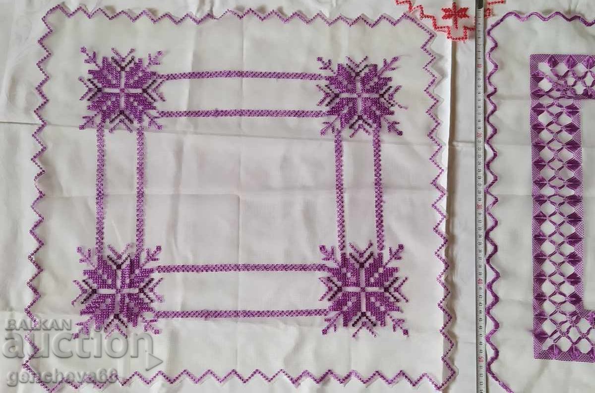 DOUĂ Broderie manuală în carouri-tul, mătase cu preț € 12.00 | 23.47 BGN