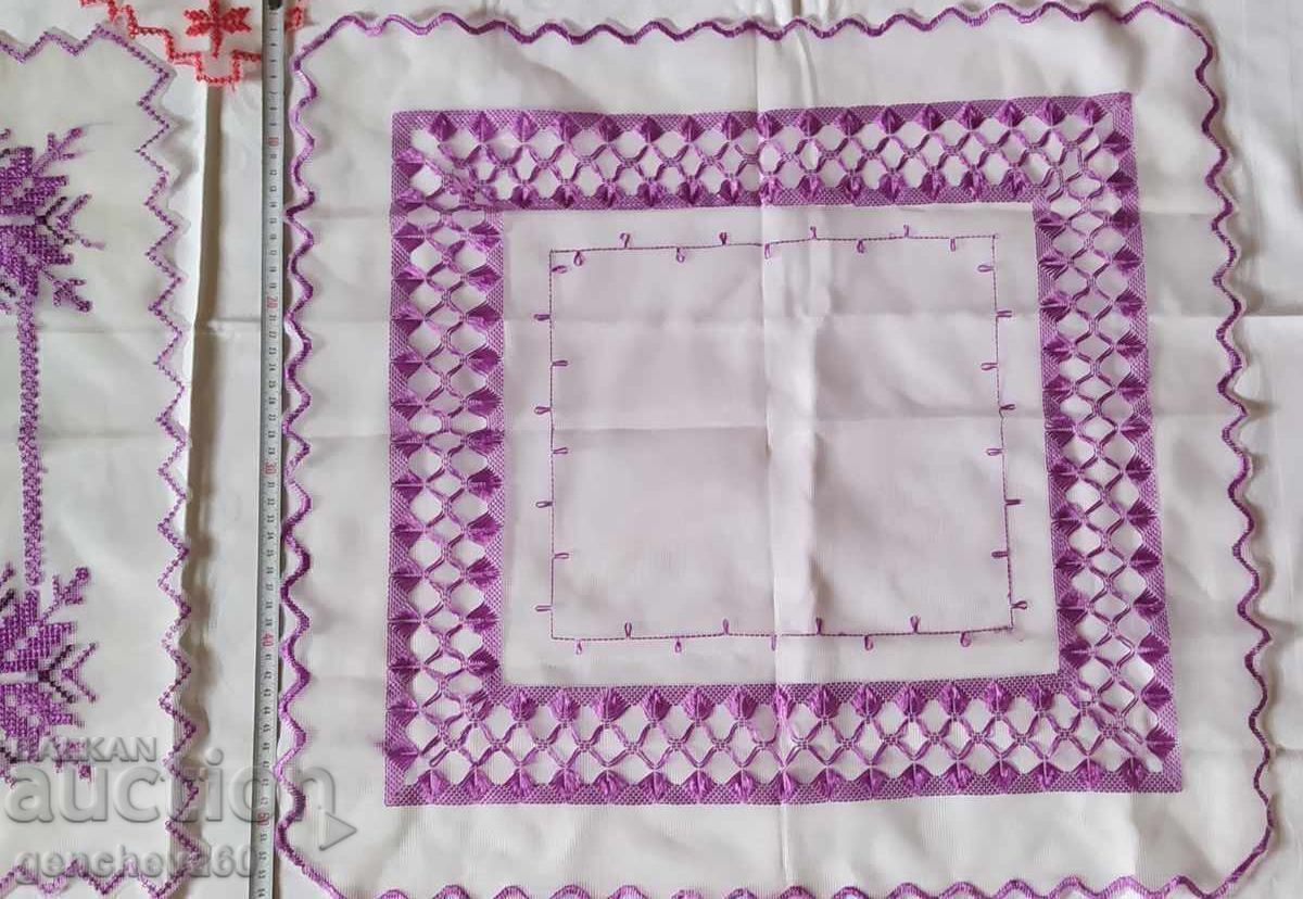 Licitație DOUĂ Broderie manuală în carouri-tul, mătase Licitație DOUĂ Broderie manuală în carouri-tul, mătase