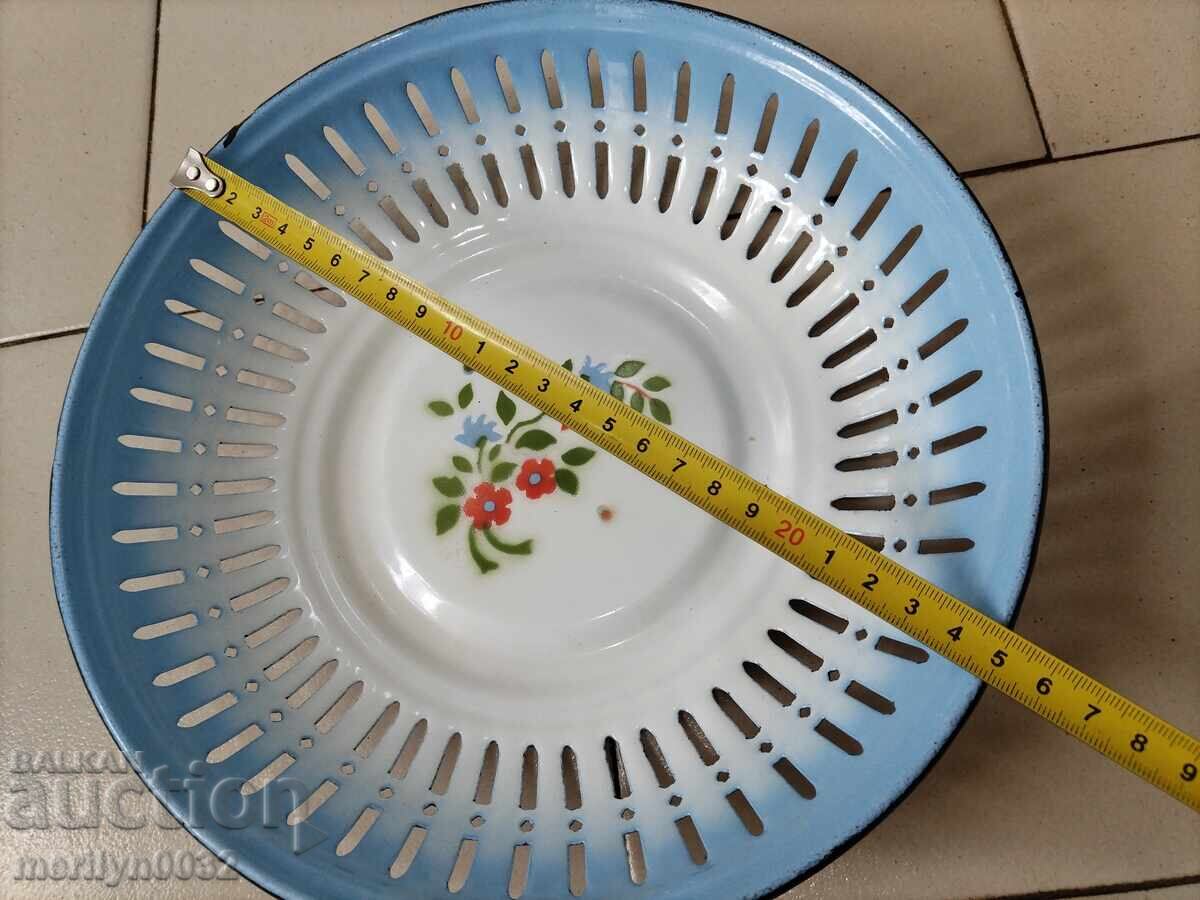 An old 1960s enamel bread pan - 5 An old 1960s enamel bread pan - 5