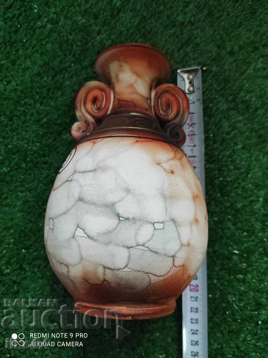 Vaza de lut pictata manual cu preț 20.00 BGN | € 10.23 Vaza de lut pictata manual cu preț 20.00 BGN | € 10.23