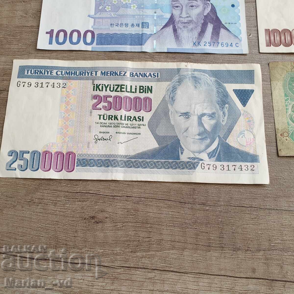 Παράδοση Πολλά ξένα τραπεζογραμμάτια Παράδοση Πολλά ξένα τραπεζογραμμάτια