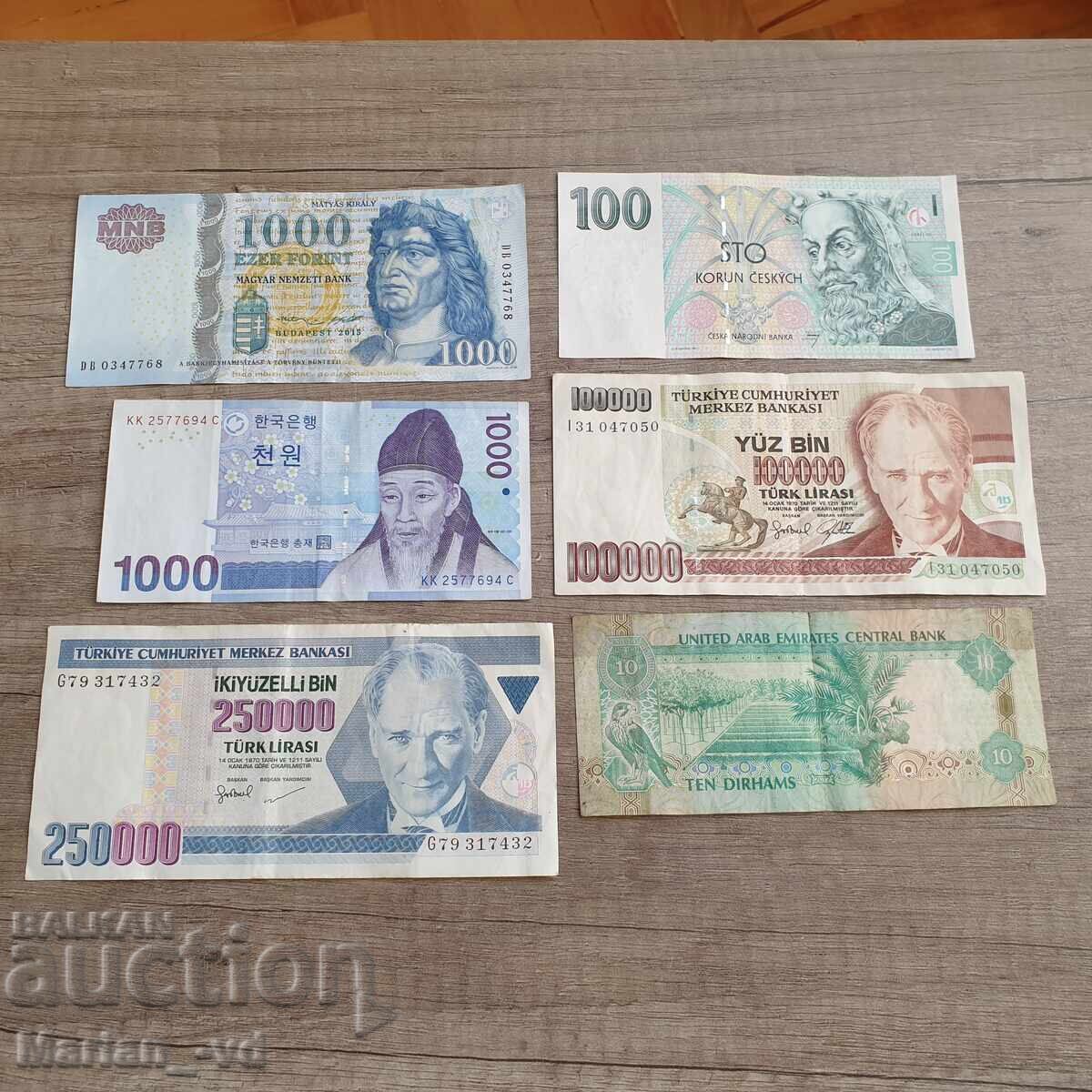 Πολλά ξένα τραπεζογραμμάτια Πολλά ξένα τραπεζογραμμάτια