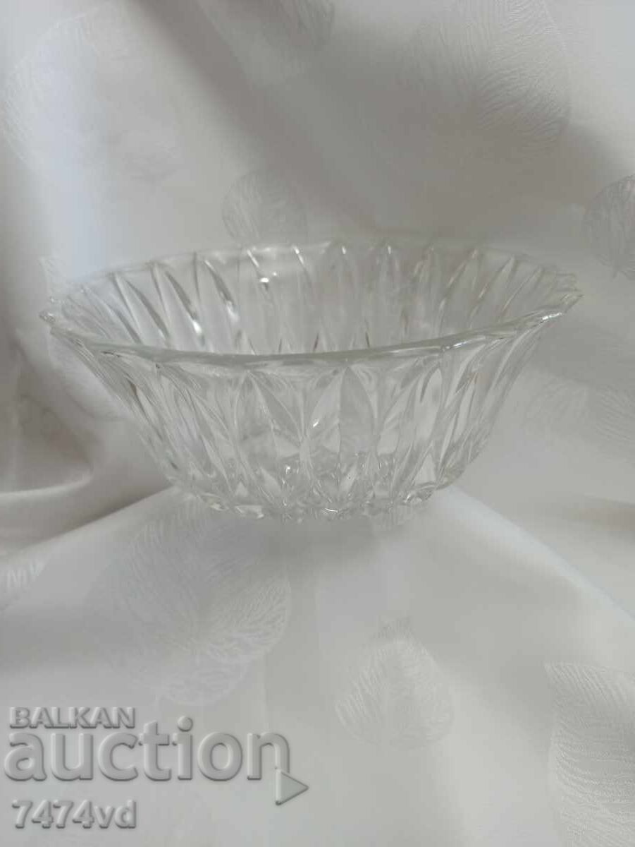 Κομψή κρυστάλλινη φρουτιέρα με στολίδια Κομψή κρυστάλλινη φρουτιέρα με στολίδια