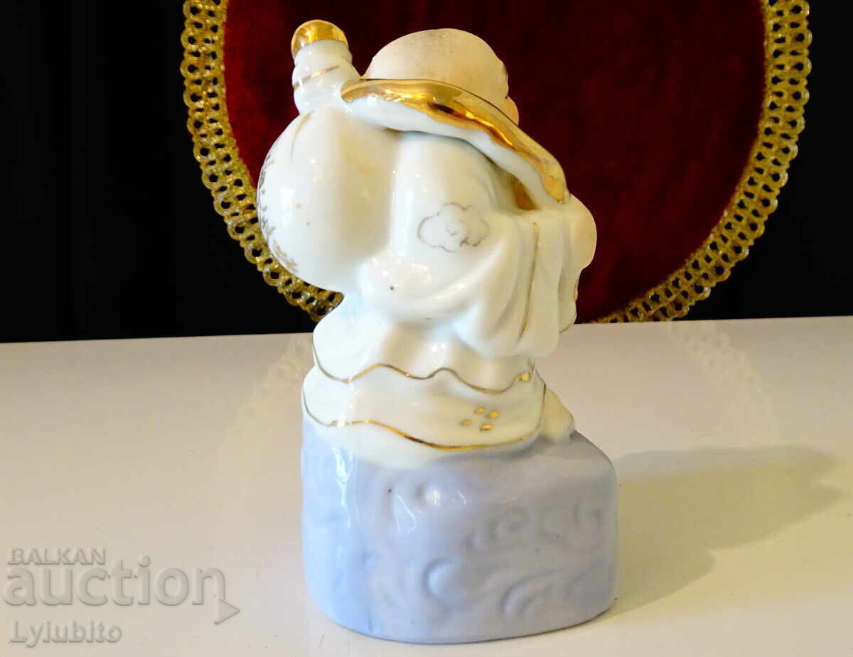 Auction Laughing Buddha porcelain figurine, gold. Auction Laughing Buddha porcelain figurine, gold.