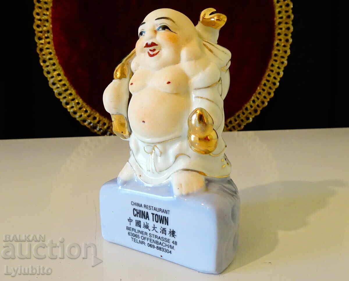 Laughing Buddha porcelain figurine, gold. - 6 Laughing Buddha porcelain figurine, gold. - 6