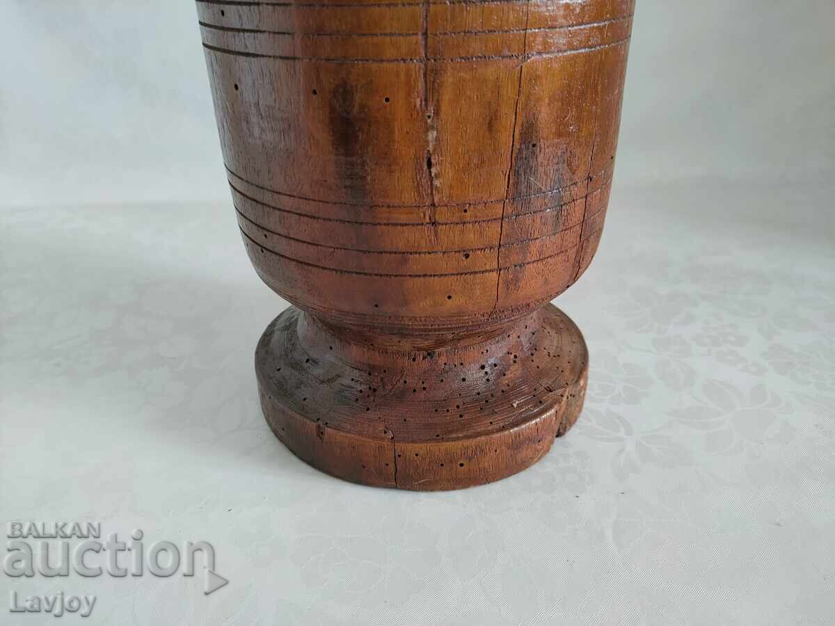 Παράδοση Παλιό ξύλινο γουδί και γουδοχέρι Παράδοση Παλιό ξύλινο γουδί και γουδοχέρι