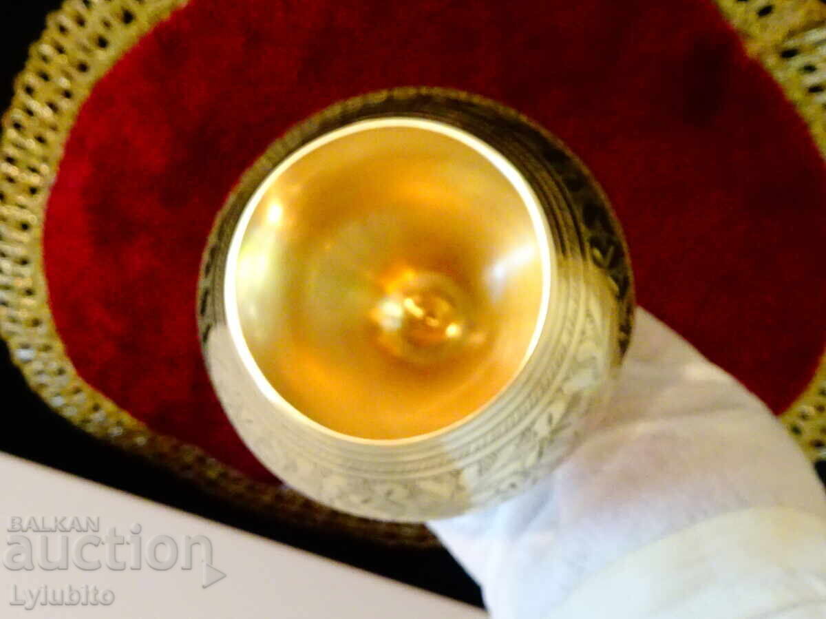 Delivery of Bronze wine cup British India, marked, engraved Delivery of Bronze wine cup British India, marked, engraved