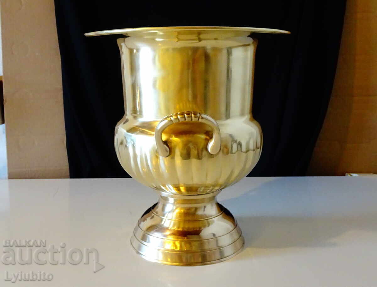 Auction English Empire bronze vase, champagne cooler Auction English Empire bronze vase, champagne cooler