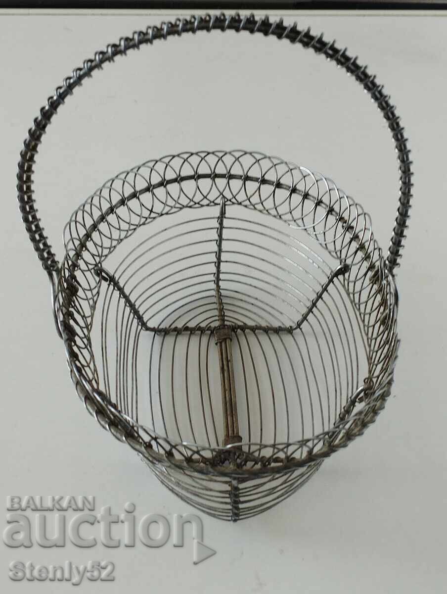 Metal basket, bomboniere. Metal basket, bomboniere.