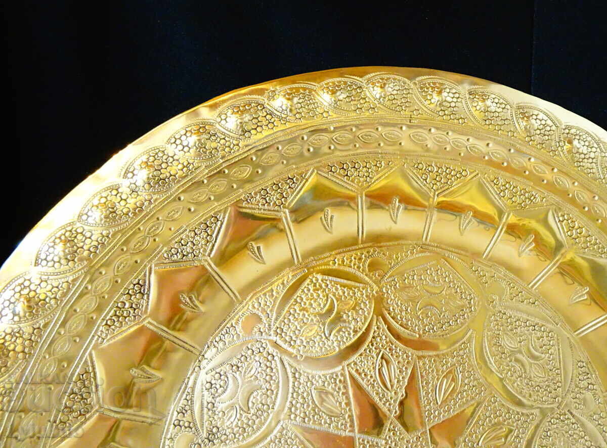 Tavă de bronz persană, platou, albastru, marcat cu preț 56.00 BGN | € 28.63 Tavă de bronz persană, platou, albastru, marcat cu preț 56.00 BGN | € 28.63