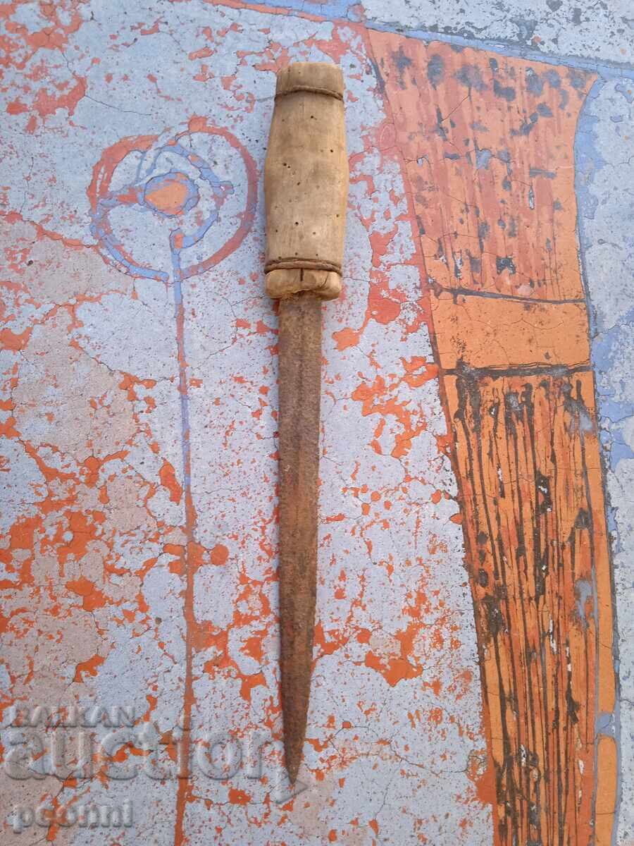 Surrounding dagger, knife with price 49.00 BGN | € 25.05 Surrounding dagger, knife with price 49.00 BGN | € 25.05