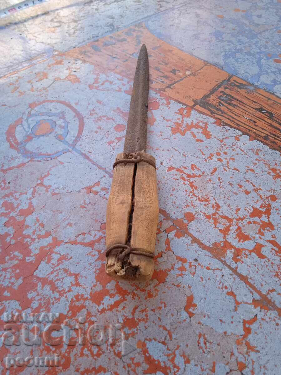 Auction Surrounding dagger, knife Auction Surrounding dagger, knife