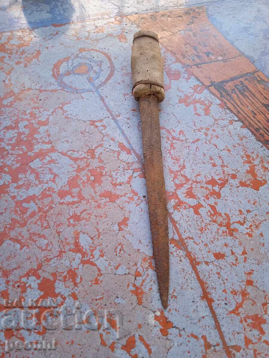 Delivery of Surrounding dagger, knife Delivery of Surrounding dagger, knife