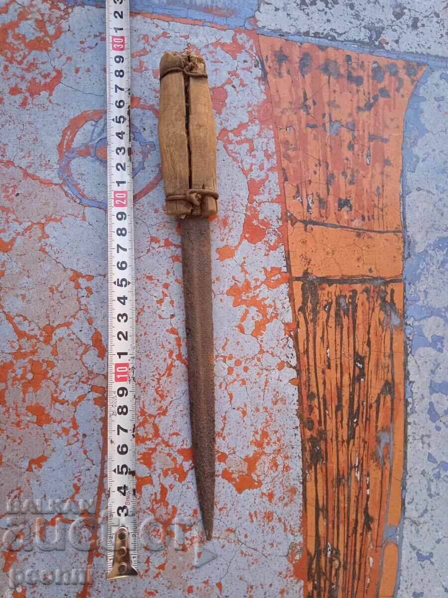 Surrounding dagger, knife Surrounding dagger, knife