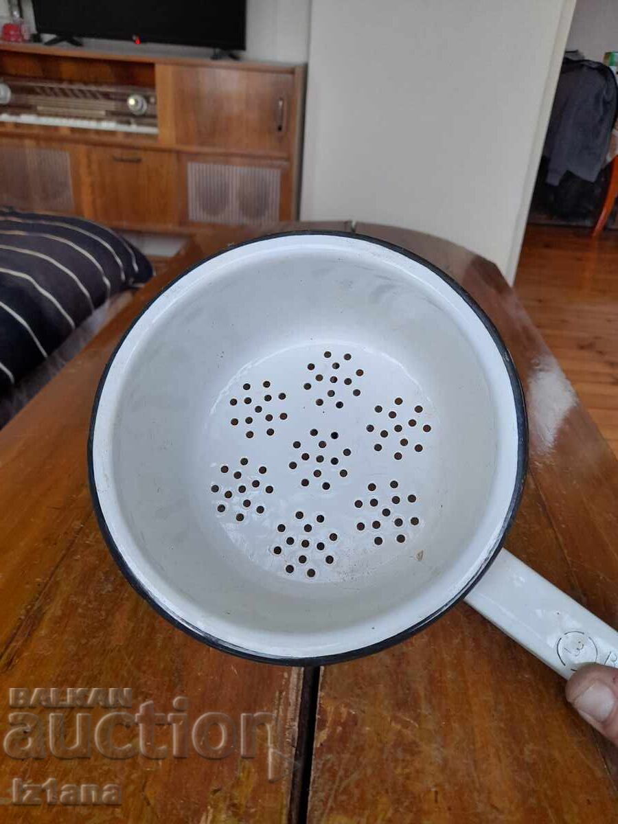 Old enameled strainer, colander with price 37.00 BGN | € 18.92