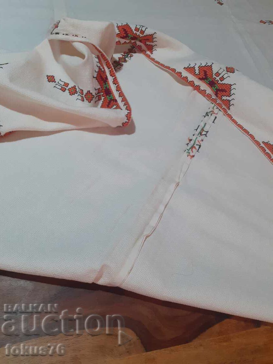 Auction Large old embroidered tablecloth with Bulgarian embroidery Auction Large old embroidered tablecloth with Bulgarian embroidery