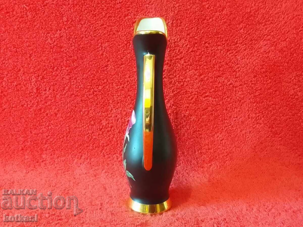 Old small porcelain vase Gold flower gilding with price 21.50 BGN | € 10.99 Old small porcelain vase Gold flower gilding with price 21.50 BGN | € 10.99