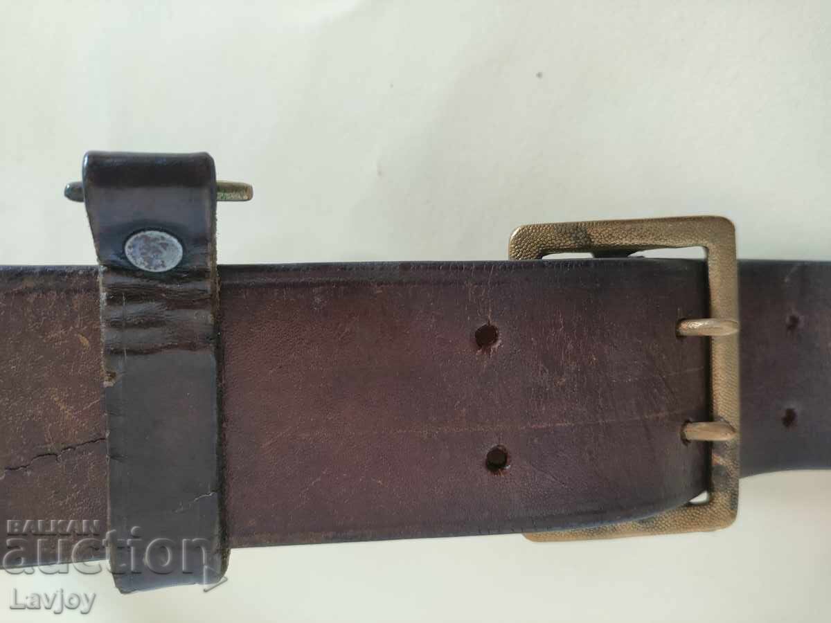Centura militară veche de ofițer din Primul și Al Doilea Război Mondial cu preț 50.00 BGN | € 25.56 Centura militară veche de ofițer din Primul și Al Doilea Război Mondial cu preț 50.00 BGN | € 25.56