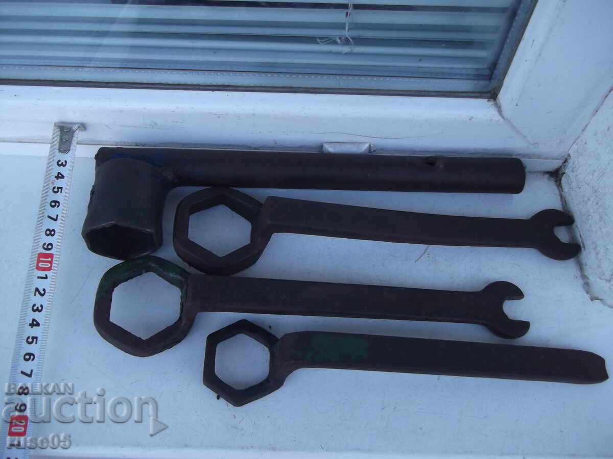 Lot of 4 old keys with price 20.00 BGN | € 10.23 Lot of 4 old keys with price 20.00 BGN | € 10.23