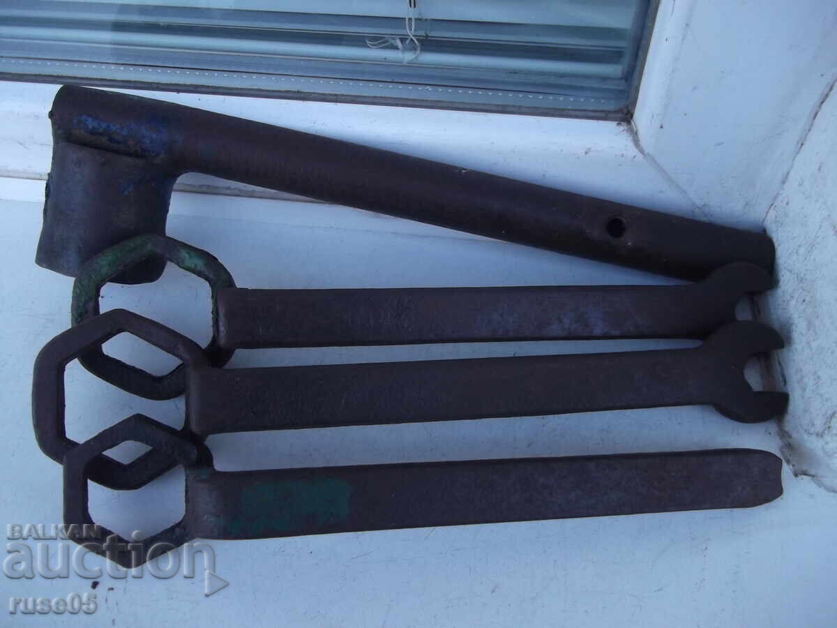 Lot of 4 old keys - 6 Lot of 4 old keys - 6