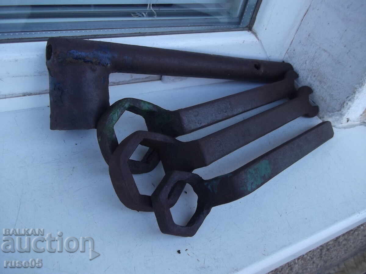 Lot of 4 old keys - 7 Lot of 4 old keys - 7