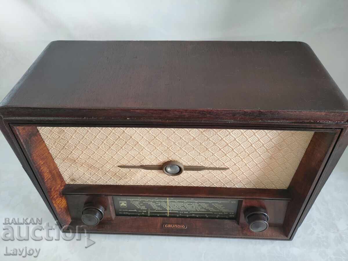 Auction Big old Grundig 238 W radio Auction Big old Grundig 238 W radio