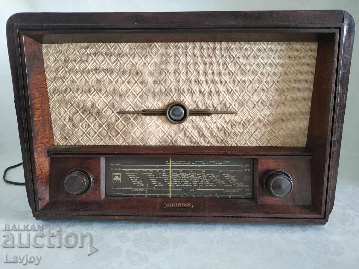 Big old Grundig 238 W radio Big old Grundig 238 W radio