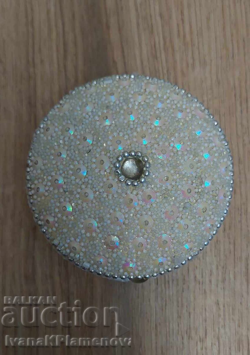 Auction  Jewelry box for connoisseurs