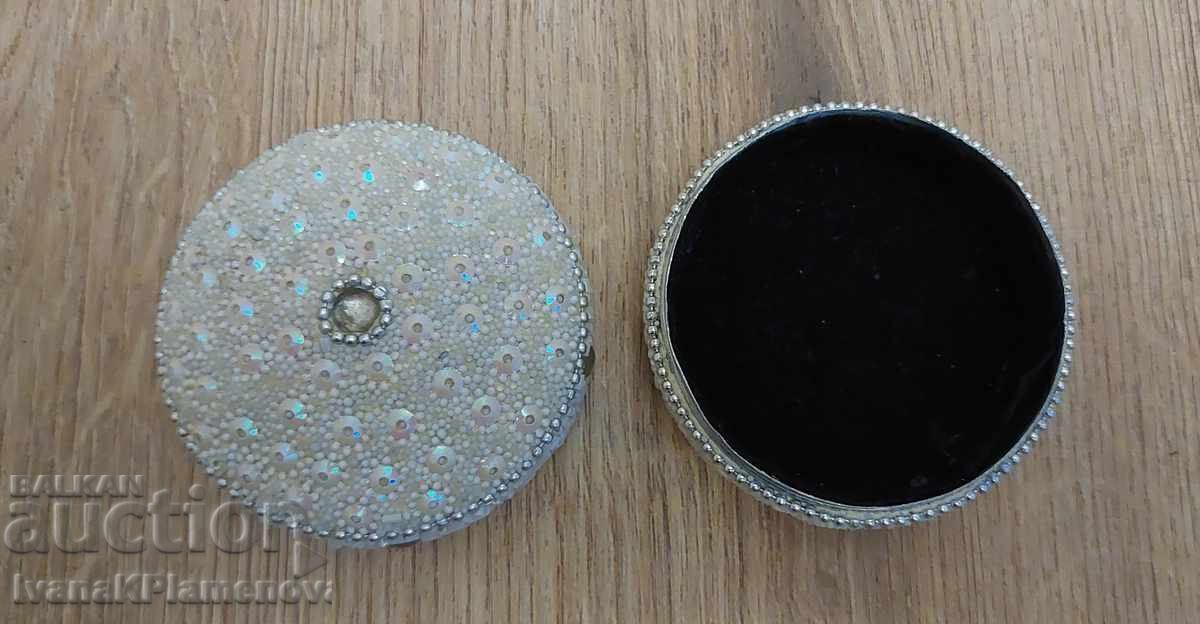 Delivery of Jewelry box for connoisseurs