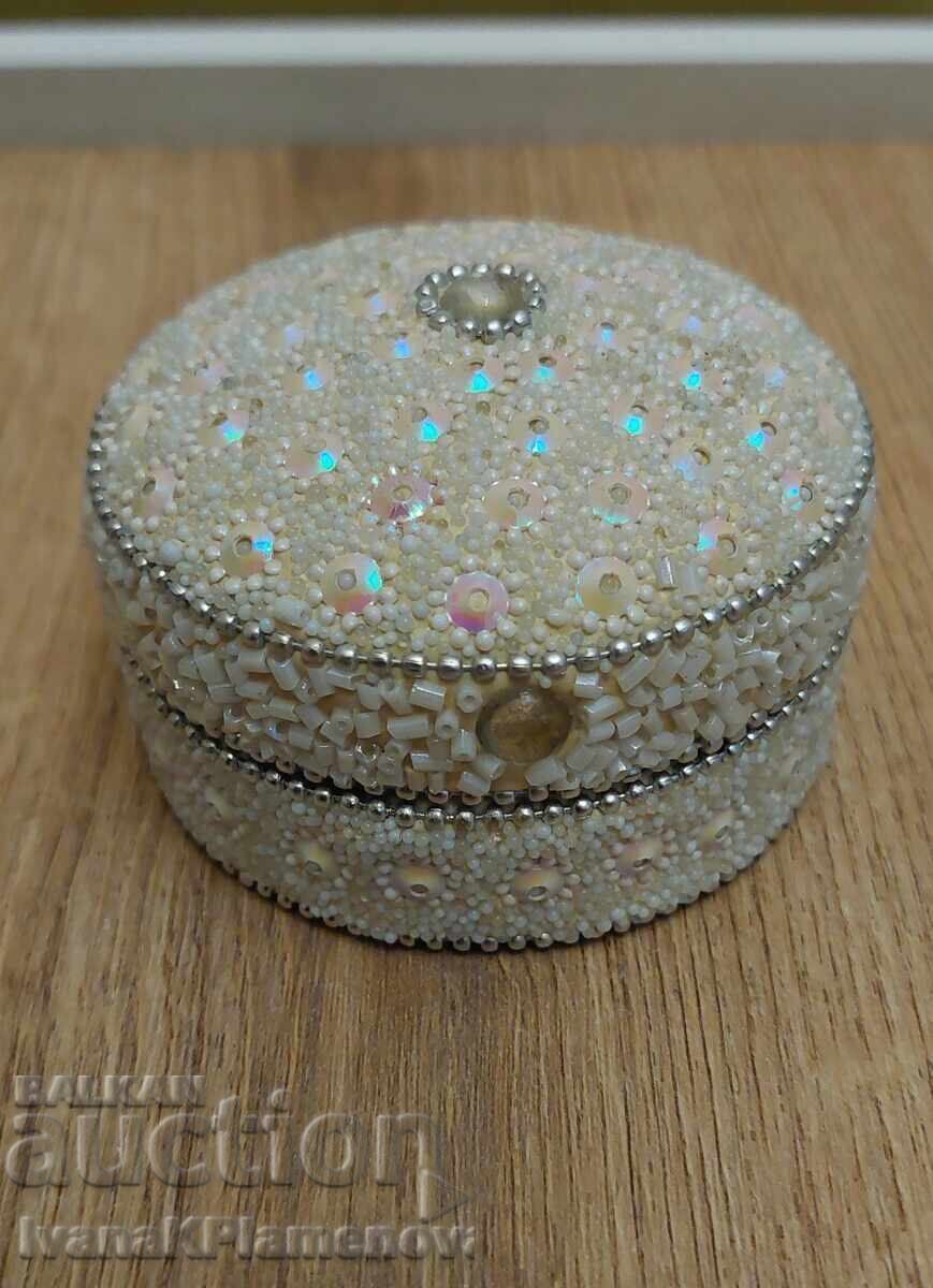 Jewelry box for connoisseurs