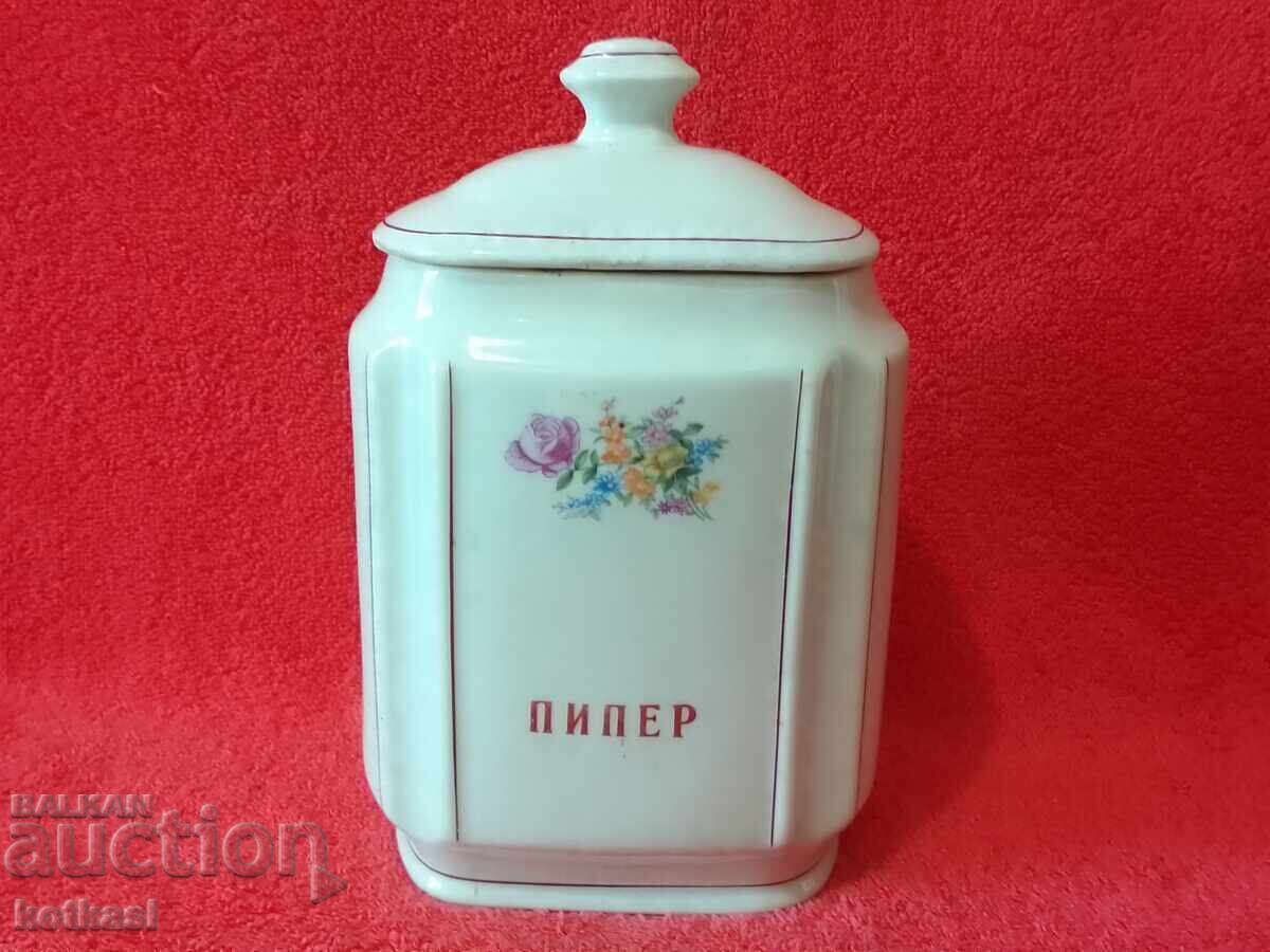 Παλιό βουλγαρικό πορσελάνινο βάζο με καπάκι για πιπέρι Παλιό βουλγαρικό πορσελάνινο βάζο με καπάκι για πιπέρι