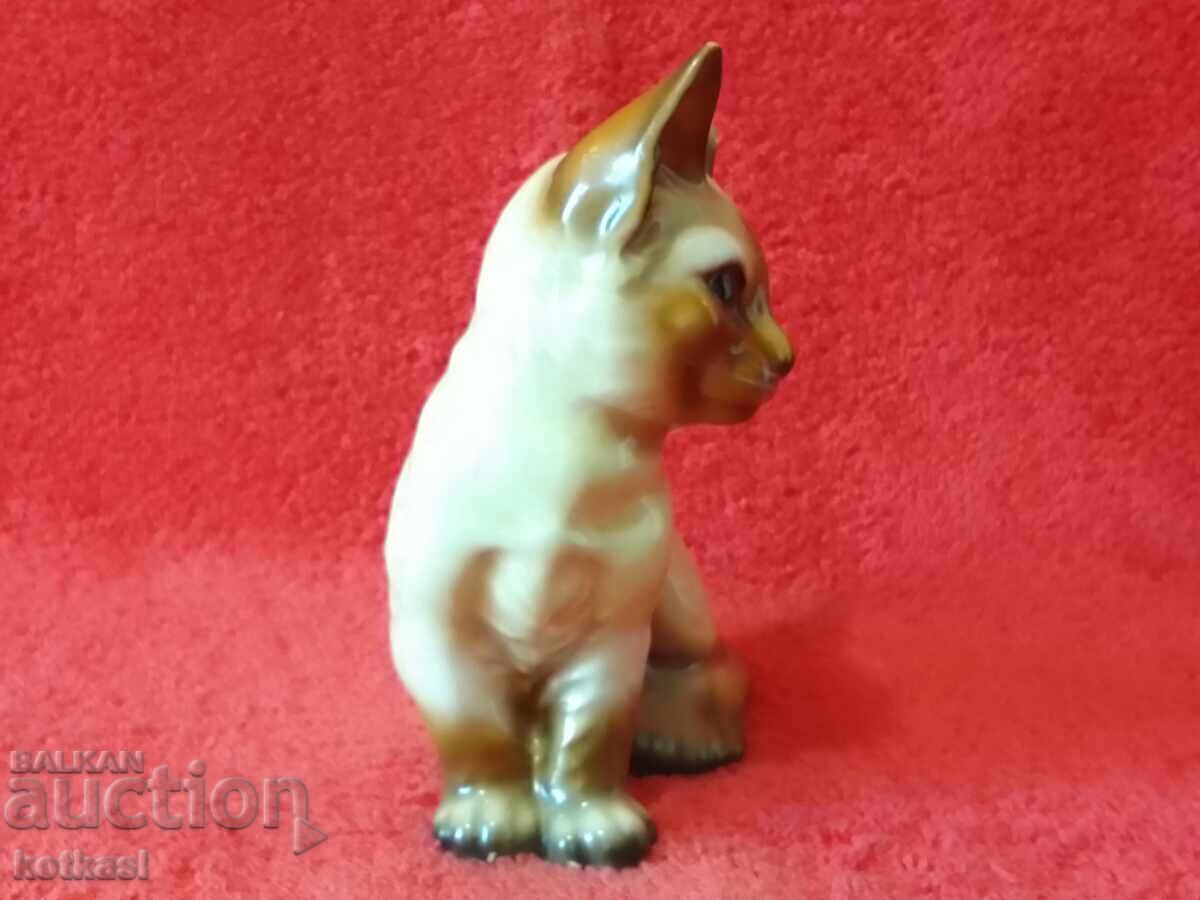 Old porcelain figure of a Cat with price 45.50 BGN | € 23.26 Old porcelain figure of a Cat with price 45.50 BGN | € 23.26
