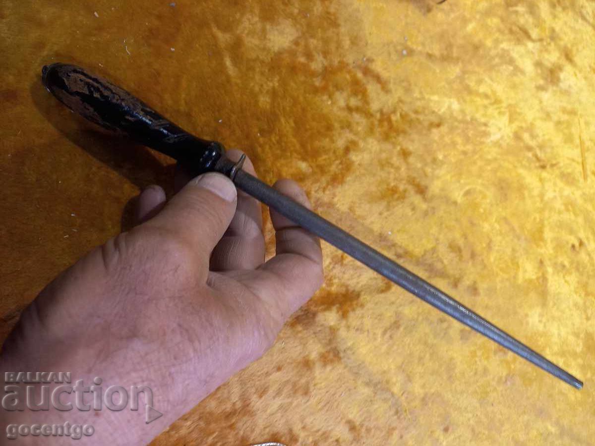 Old small table with price 7.50 BGN | € 3.83 Old small table with price 7.50 BGN | € 3.83