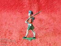 Παλιά μεταλλική φιγούρα ενός στρατιώτη με ένα τουφέκι