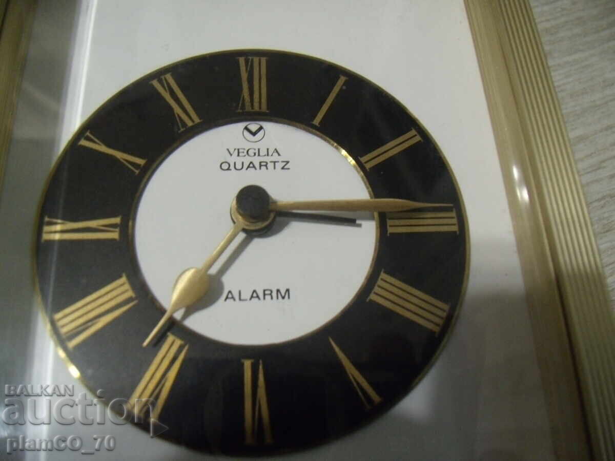 Аукцион №*7919 стар настолен часовник - VEGLIA - кварцов Аукцион №*7919 стар настолен часовник - VEGLIA - кварцов