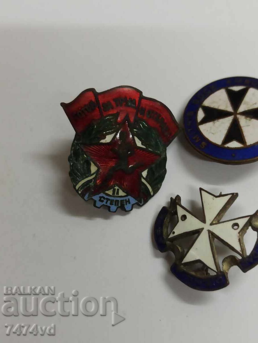 OLD ENAMELLED BADGES COCKARDS, ETC. with price 60.00 BGN | € 30.68 OLD ENAMELLED BADGES COCKARDS, ETC. with price 60.00 BGN | € 30.68