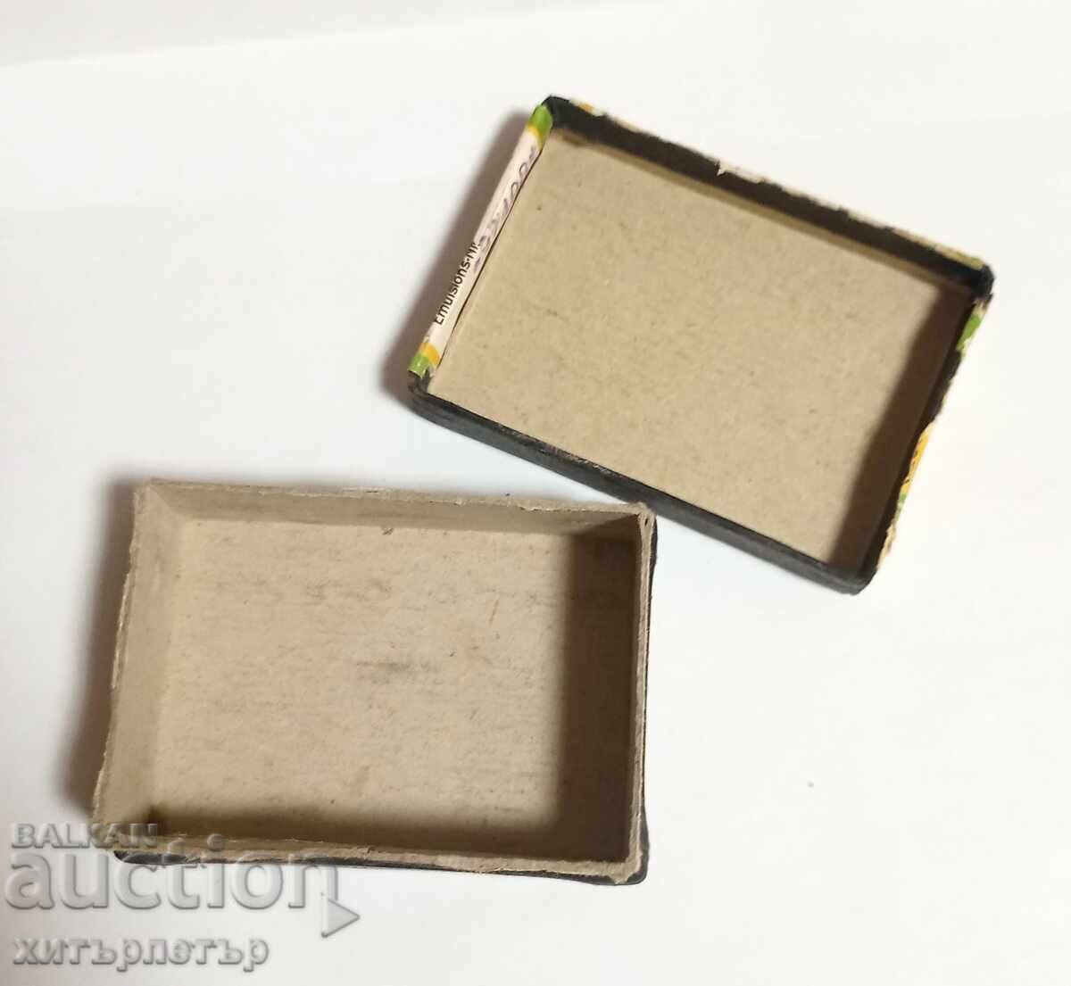 Аукцион Кутия кутийка малка картон Аукцион Кутия кутийка малка картон