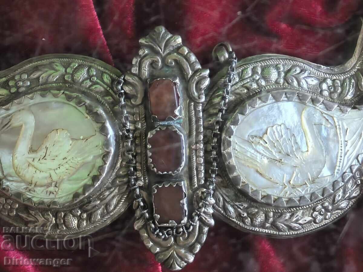 PUFURI. Stare perfecta. sidef/pietre cu preț 1500.00 BGN | € 766.94