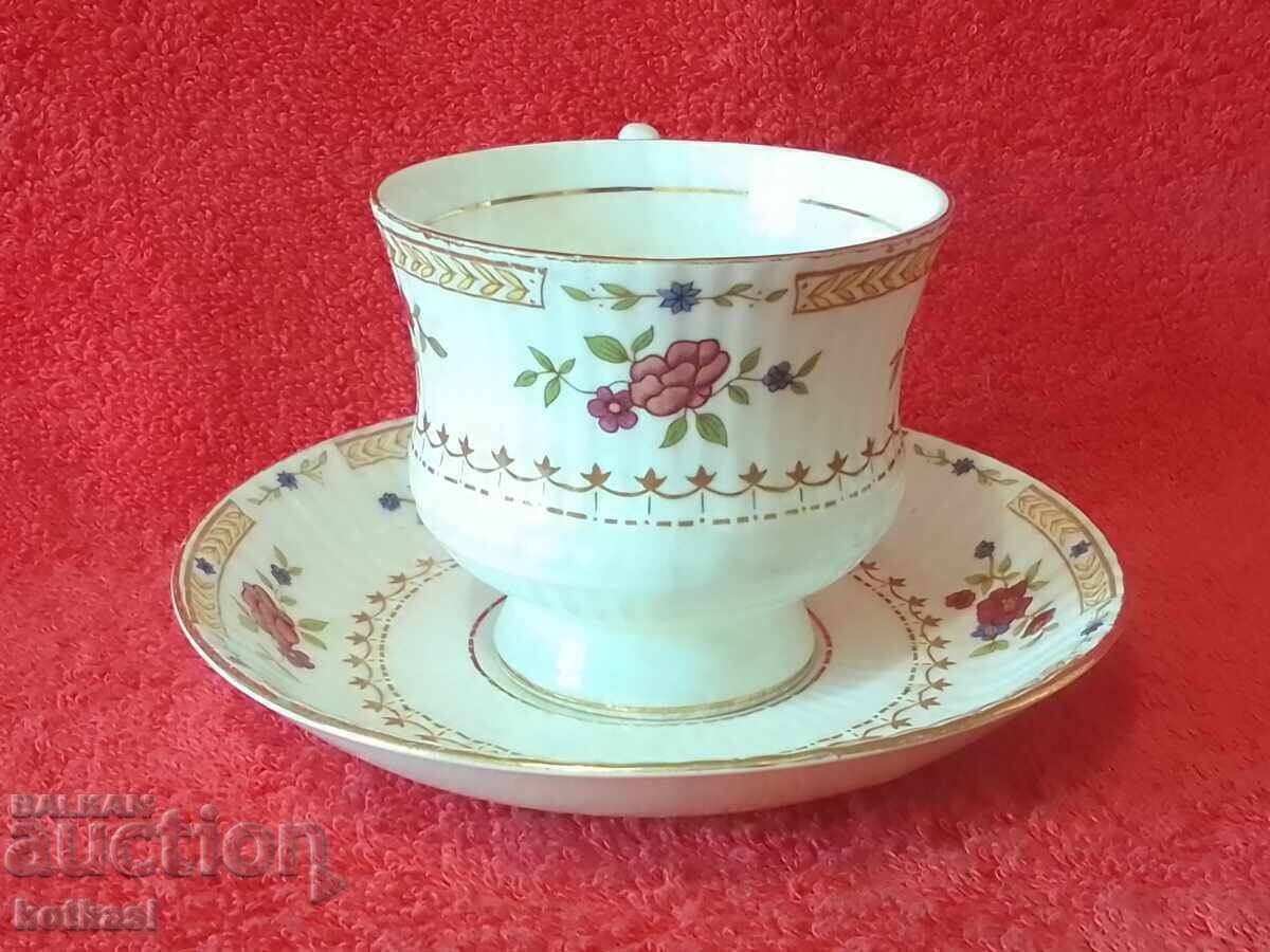 Delivery of Old porcelain double set cup plate gilding Bone China Delivery of Old porcelain double set cup plate gilding Bone China