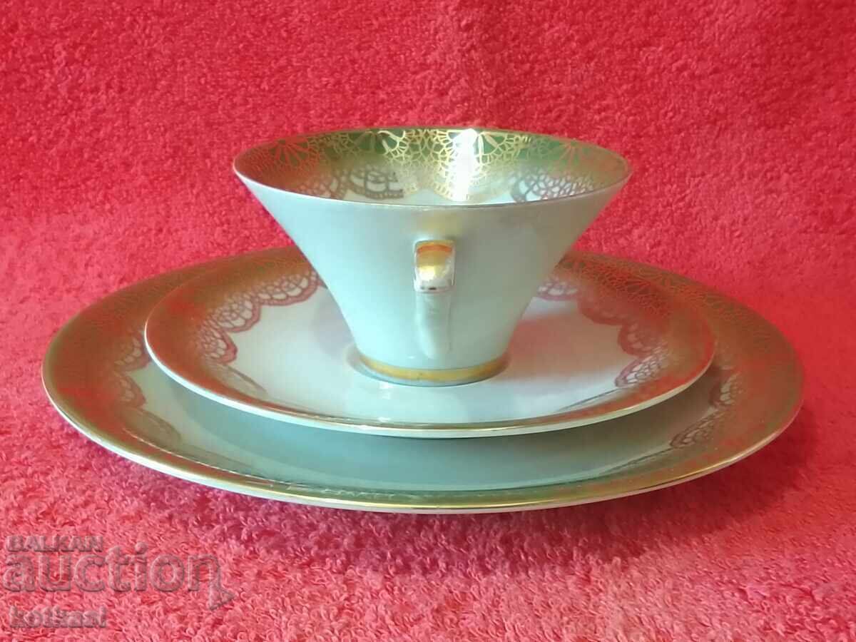 Παλιό τριπλό σετ πορσελάνινο κύπελλο, 2 πιάτα, επίχρυσο με τιμή 35.50 BGN | € 18.15 Παλιό τριπλό σετ πορσελάνινο κύπελλο, 2 πιάτα, επίχρυσο με τιμή 35.50 BGN | € 18.15