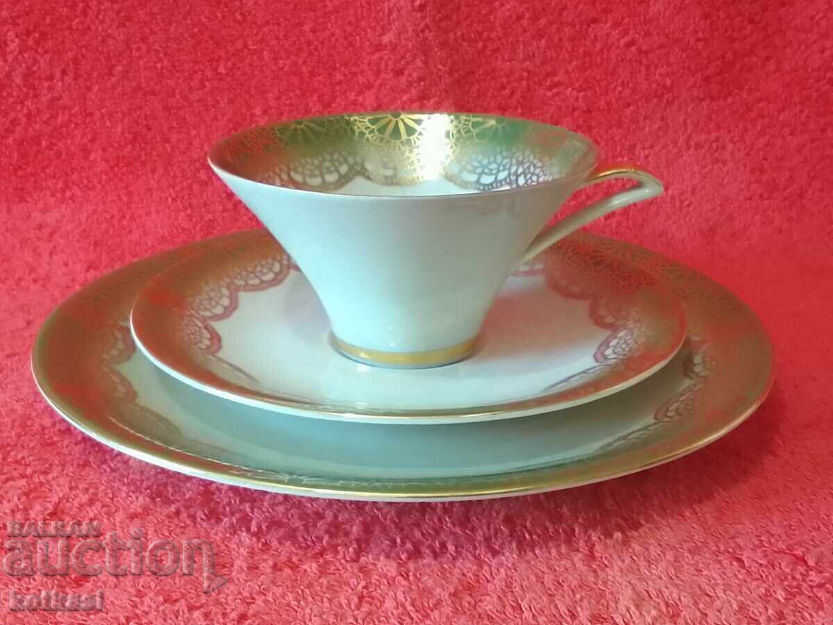 Δημοπρασία Παλιό τριπλό σετ πορσελάνινο κύπελλο, 2 πιάτα, επίχρυσο Δημοπρασία Παλιό τριπλό σετ πορσελάνινο κύπελλο, 2 πιάτα, επίχρυσο