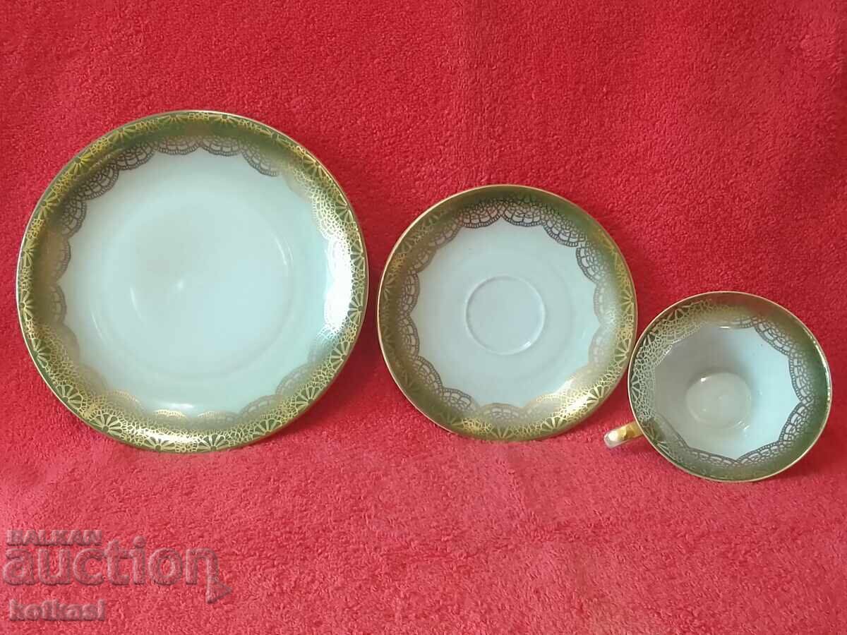 Παράδοση Παλιό τριπλό σετ πορσελάνινο κύπελλο, 2 πιάτα, επίχρυσο Παράδοση Παλιό τριπλό σετ πορσελάνινο κύπελλο, 2 πιάτα, επίχρυσο