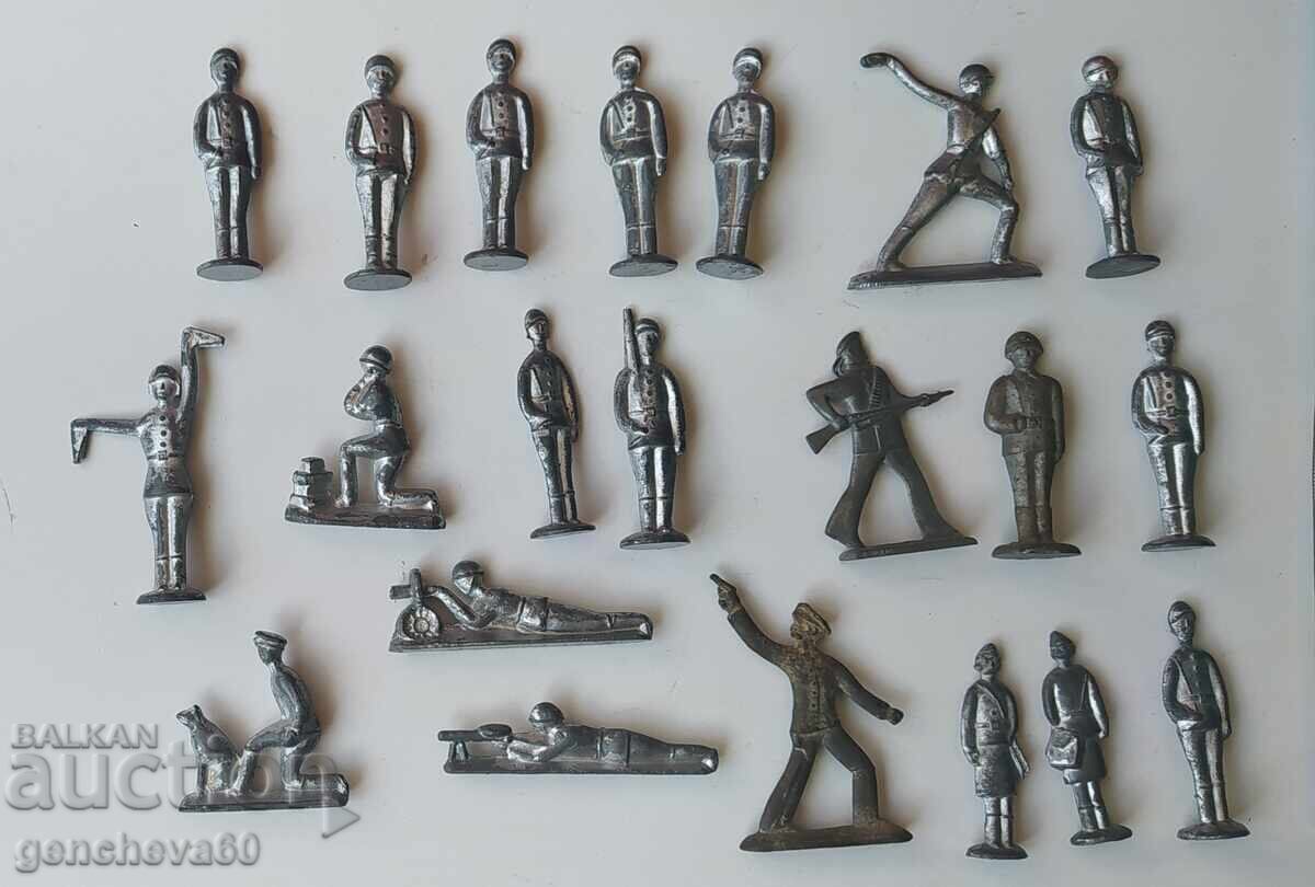 Delivery of LOT of 21 old lead soldiers Delivery of LOT of 21 old lead soldiers